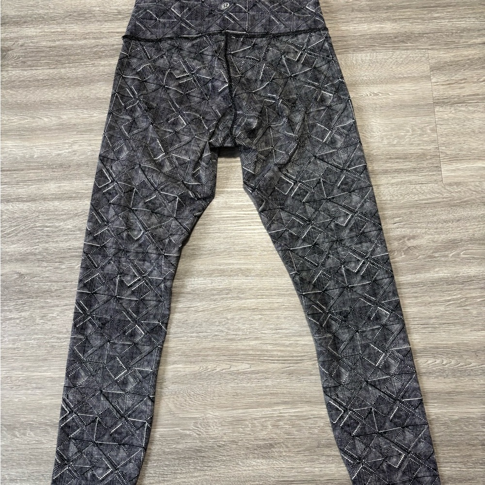 Lululemon Wunder Under Hi-Rise 7/8 Tight (Full-On Luxtreme 25") - Size 6 - Picture 8 of 16